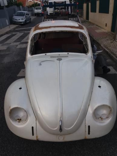 VOLKSWAGEN 1300L Carocha Branco com todas as peças dentro do carro (com teto de Abrir)