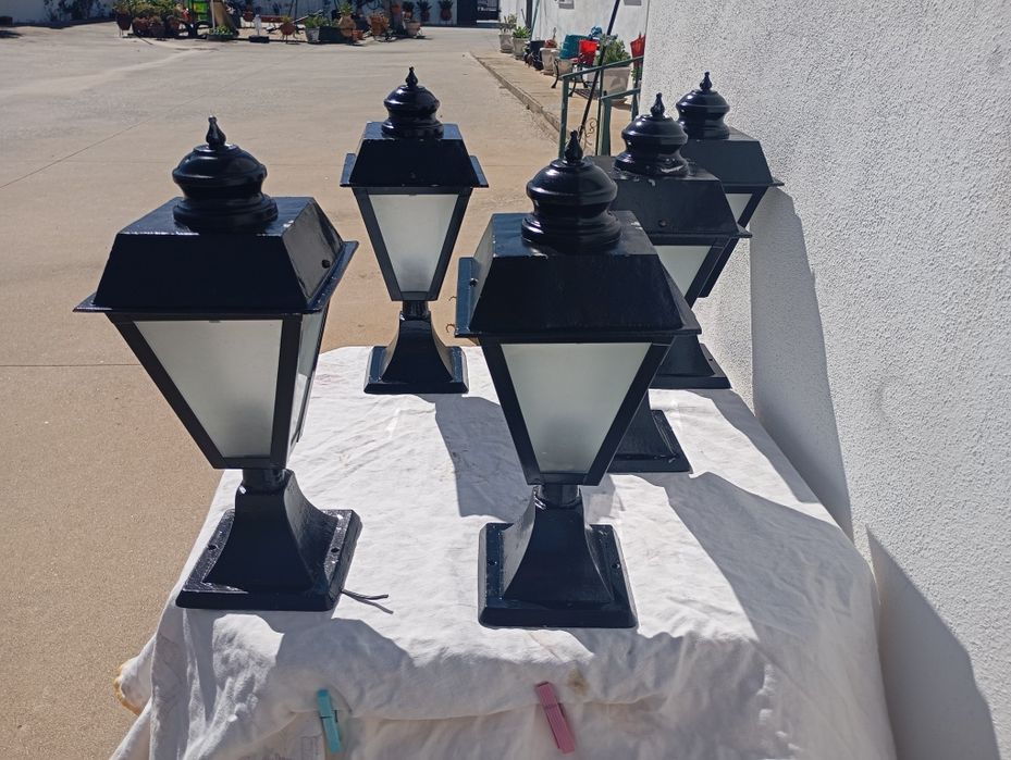 Candeeiros de exterior para aplicar em muro ou pilar