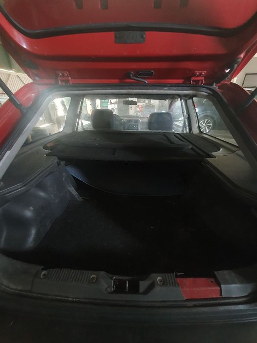 Mazda 323  2.0cc