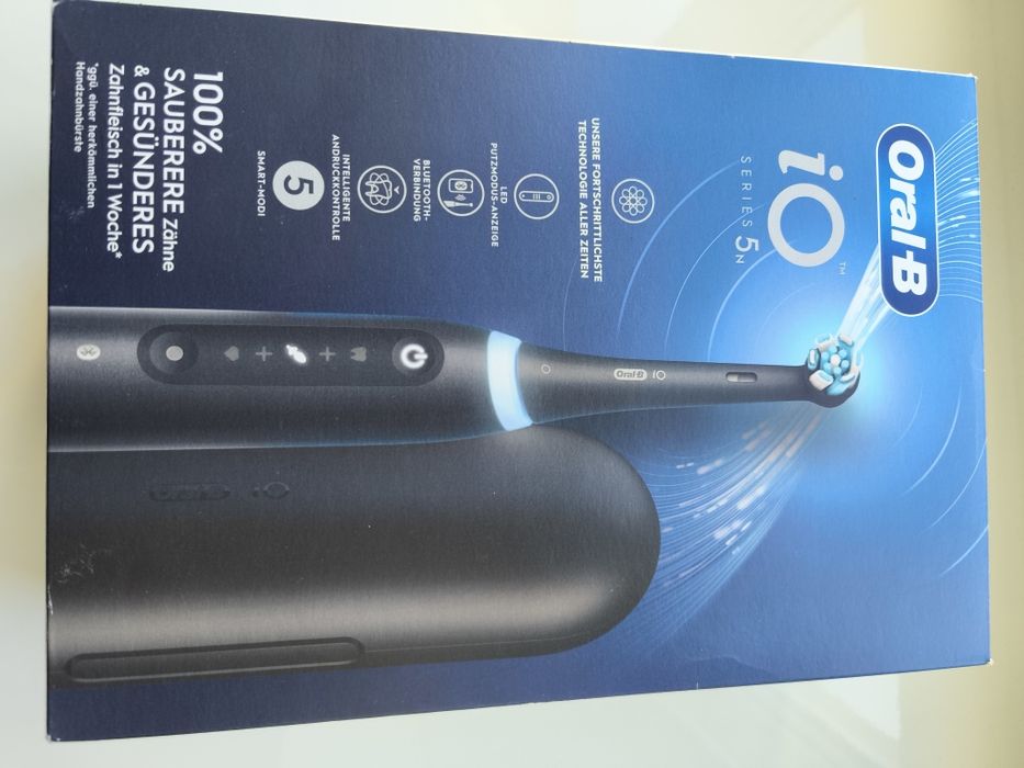 Електрична зубна щітка Oral-B iO 5N Чорна