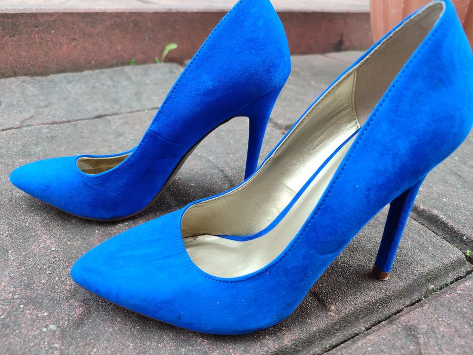 Buty na obcasie r.37