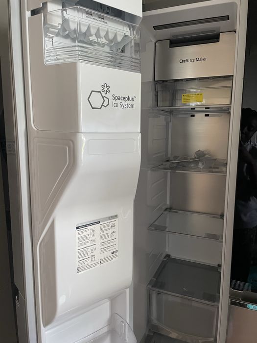 Frigorífico LG Side-by-Side Novo – Inox, Dispensador de Água – 1.300€