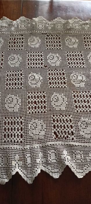 Pano, toalha ou corredor de mesa de crochê feito à mão