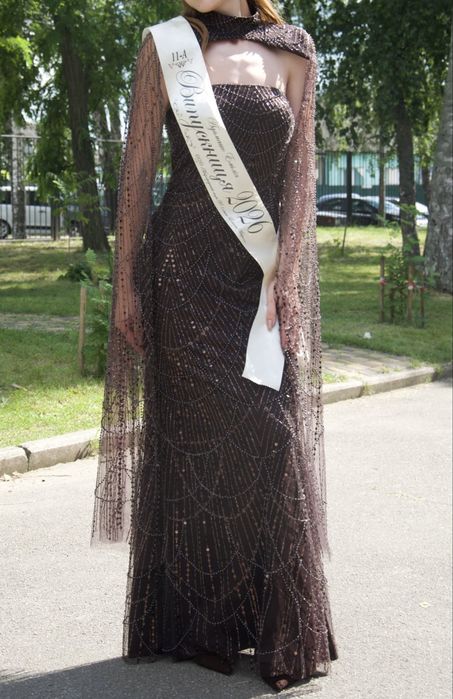 випускна коричнева сукня