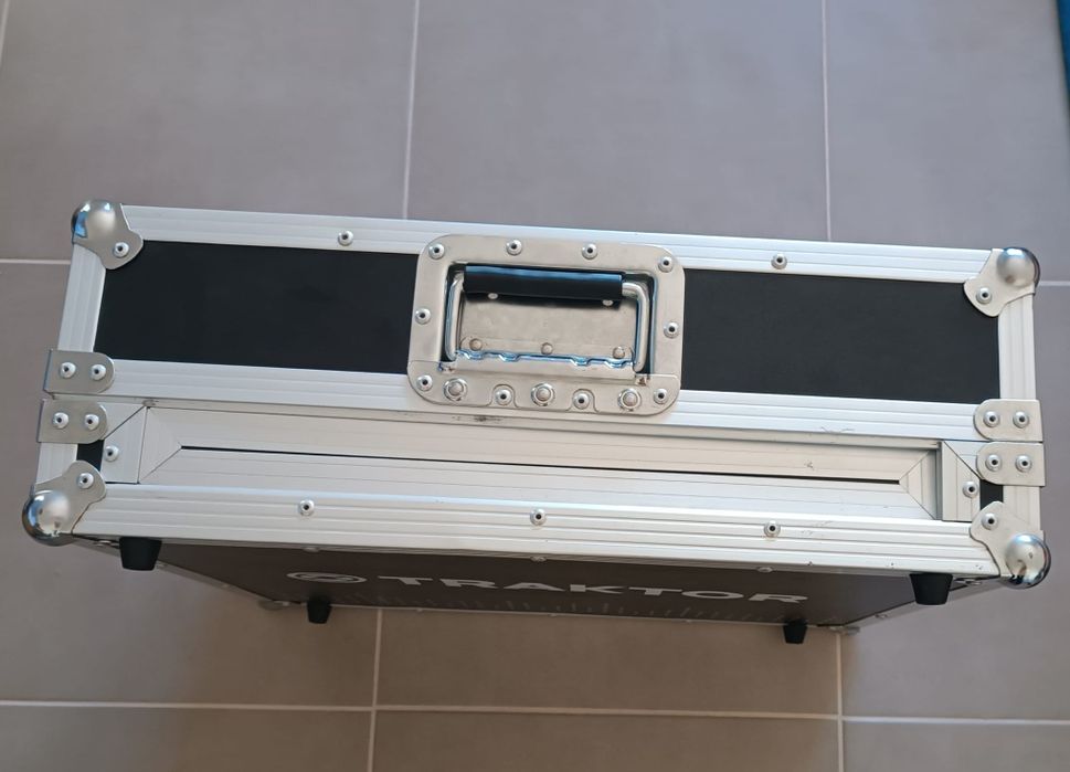 Traktor Kontrol S4 MK2 + Traktor Flightcase