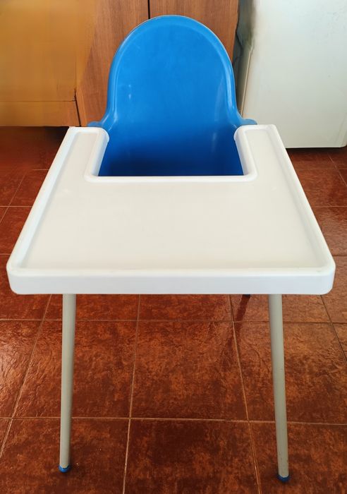 Cadeira de refeição azul
