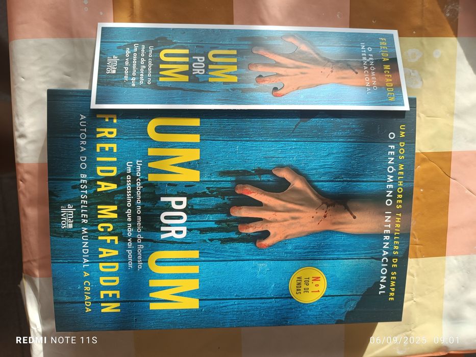 Livro NOVO UM por Um da FREIDA McFADDEN