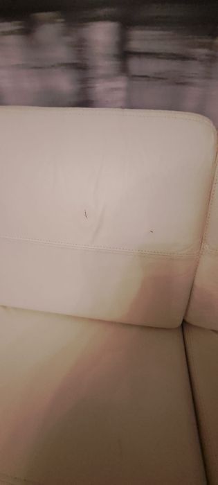 Sofa de canto/chaise longe de pele. Usado.