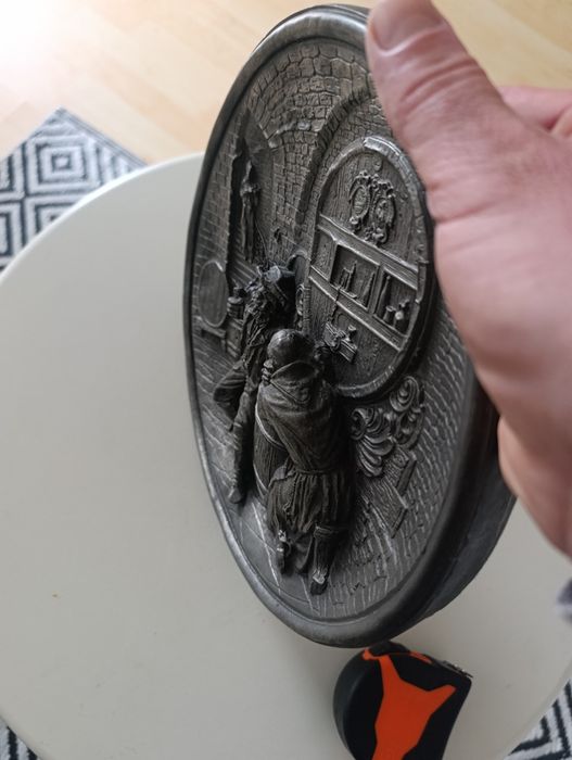 Две картины ,застолье