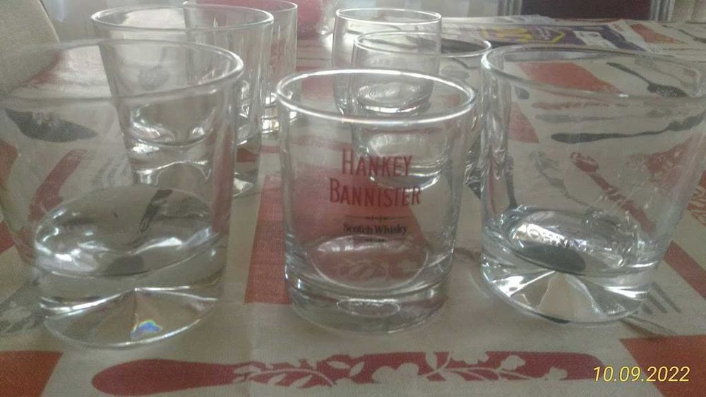 Vários copos, cálices, etc, etc