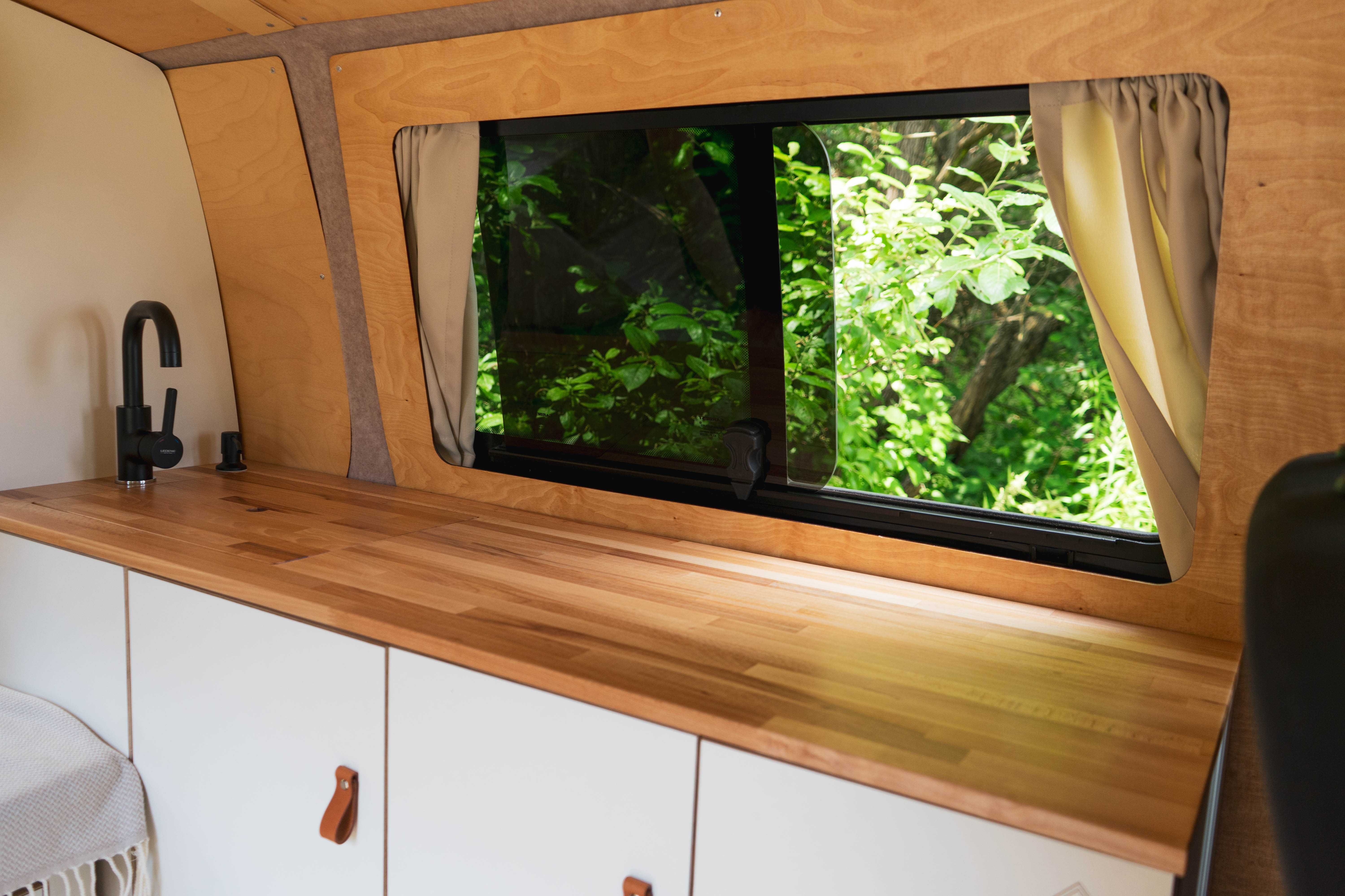 zabudowa-kamper-van-vw-transporter-t5-t6-meble-vanway-campervans