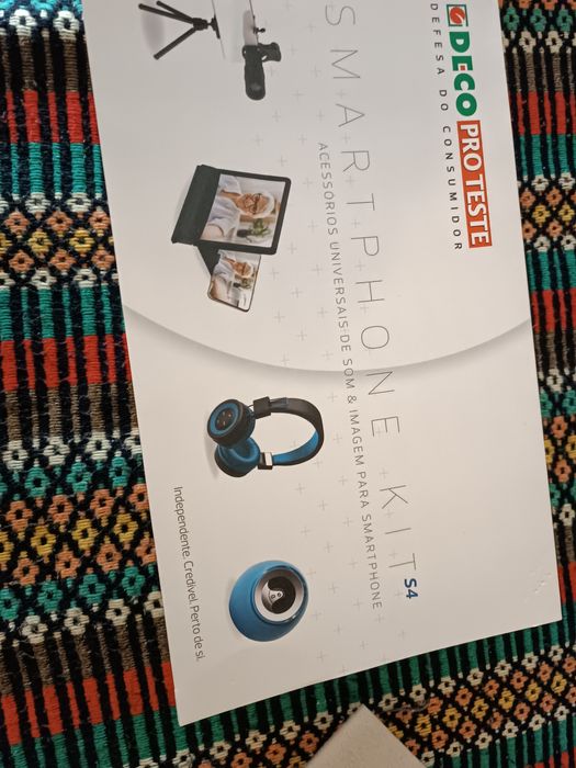 Conjunto Headphones, coluna BT, Ecrã aumentado e tripé com lente