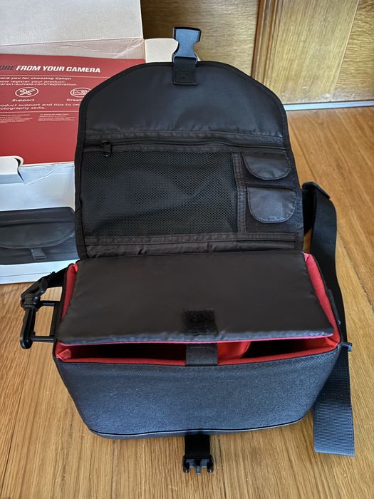 Canon EOS 2000D Essential Travel Kit