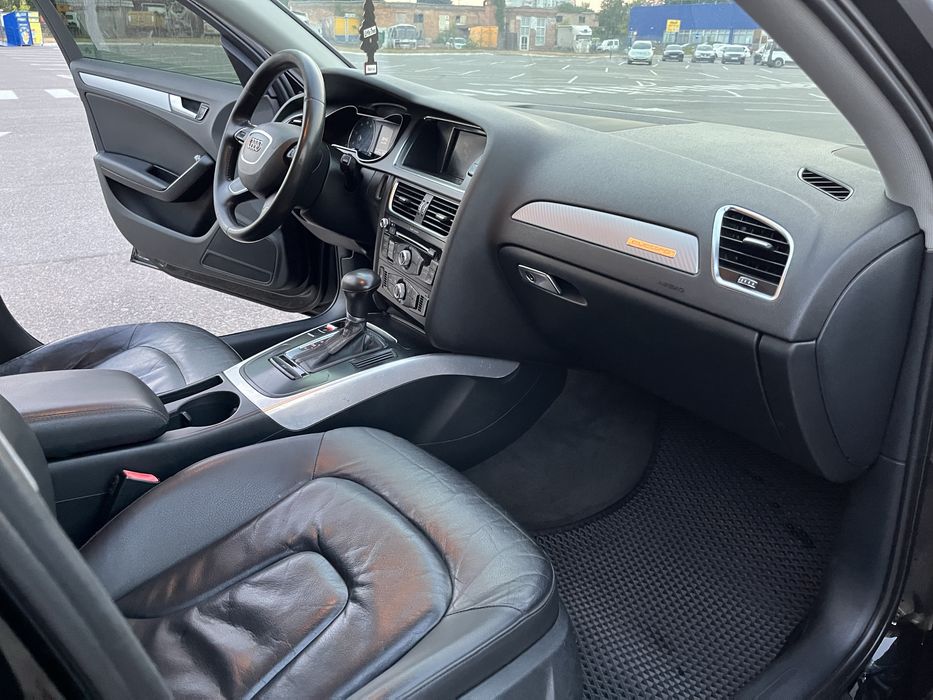 AudiA4B8 2012року