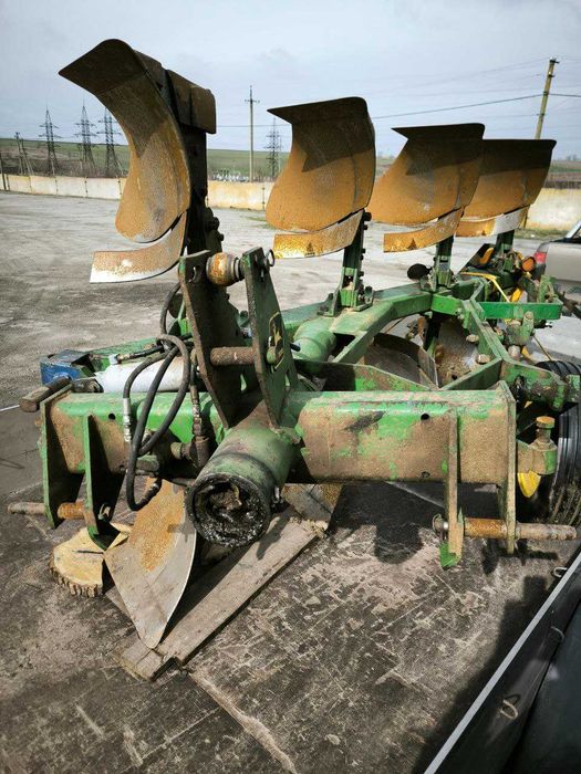 Плуг оборотний John deere
