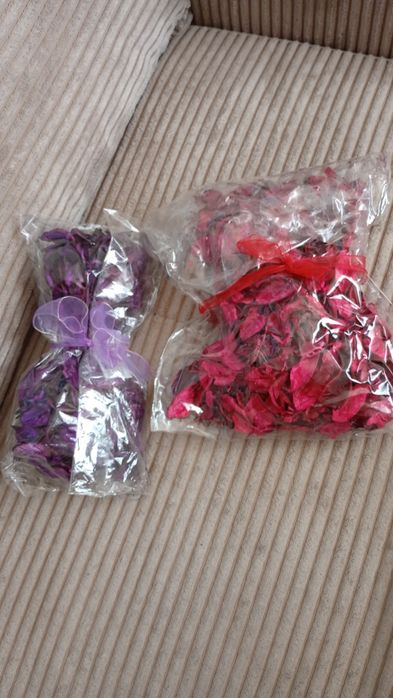 Suszone płatki róż eko konfetti walentynki. Cena za dwie sztuki możliw