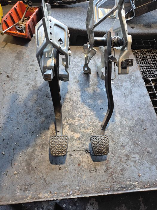 Pedał sprzęgła i hamulca Opel Astra H