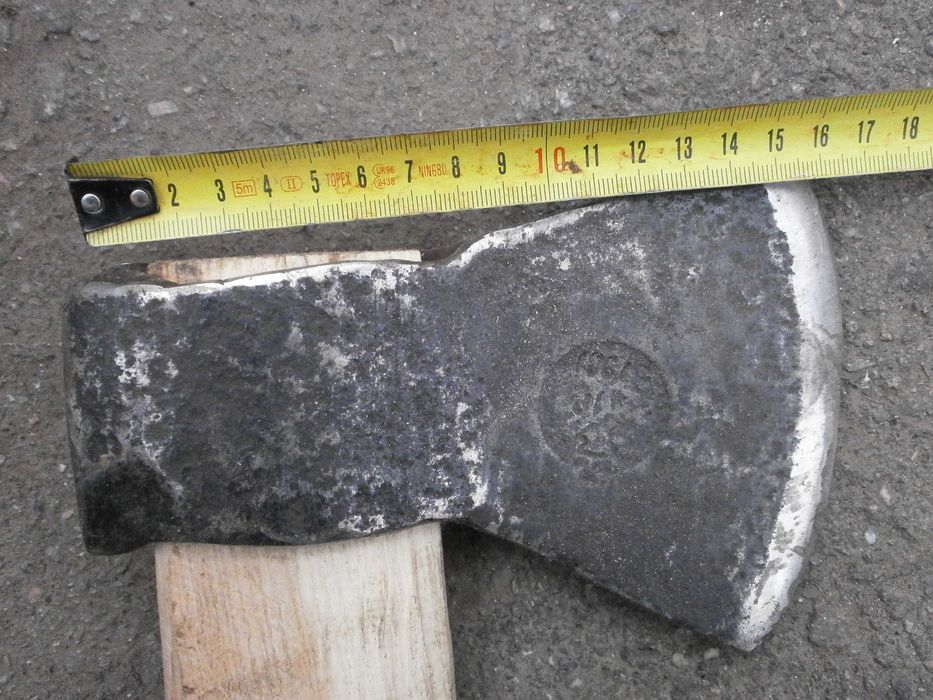 Советский топор весом 1.680 кг
