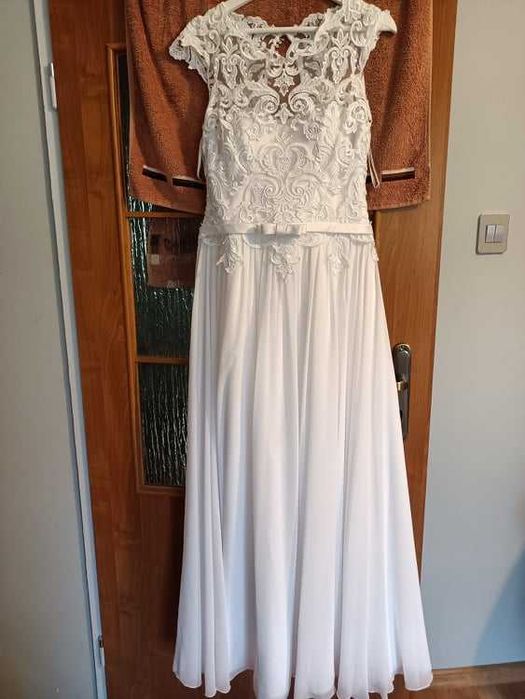 Suknia ślubna z welonem i bolerko