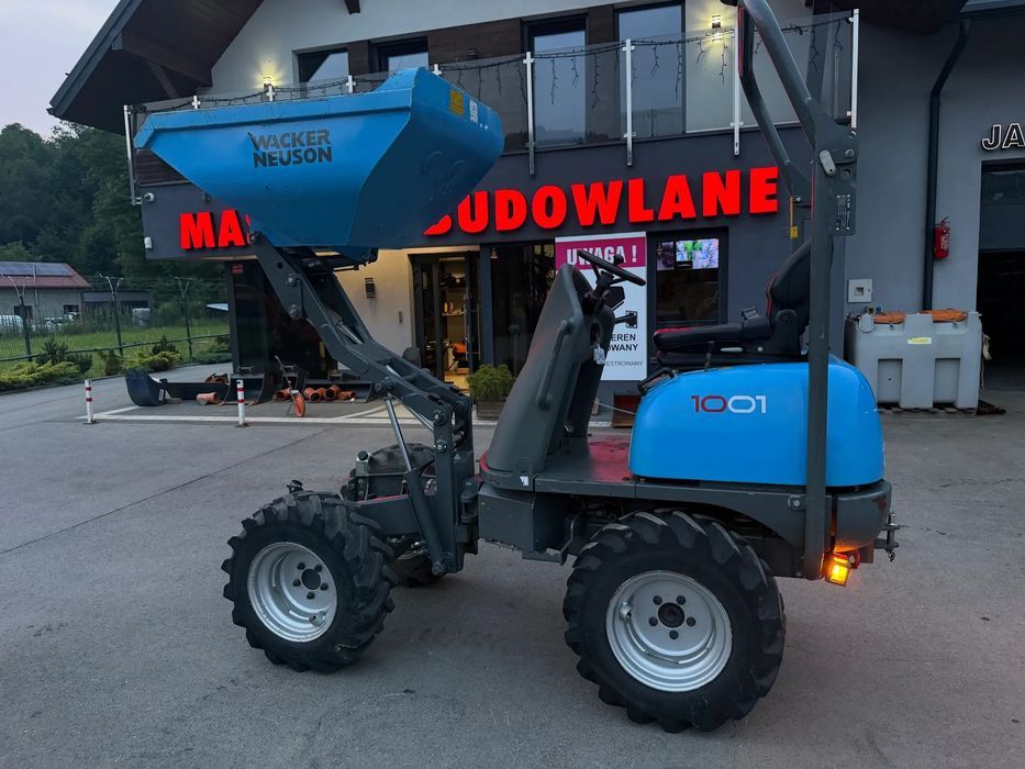 Wacker Neuson 1001 Wozidło Budowlane Rolnicze 4x4. Ładowność 1 tona. Wysokie podnoszenie+KIPER Wysoki! Sprowadzone z Norweskiej szkółki roślinnej. Maszyna Jak Nowa z Salonu 665 mtg. 2023 roku. Ani Deka luzów czy wycieków. Silnik Yanmar 3cyl. Potężna moc a