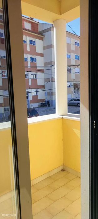Quarto - localizado em Carcavelos Lisbon