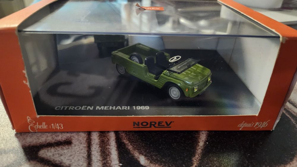Vendo Citroen Mehari miniatura