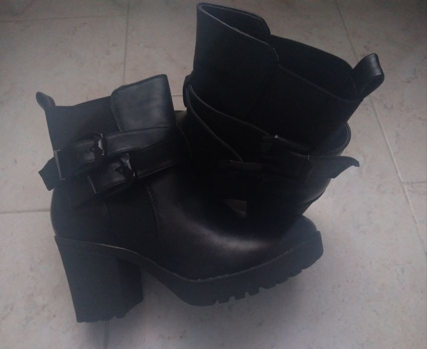 Botins Pretos Salto Grosso | Tamanho 38 | NOVOS