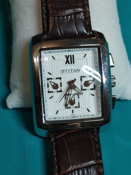 Наручные часы titan  1679saa32