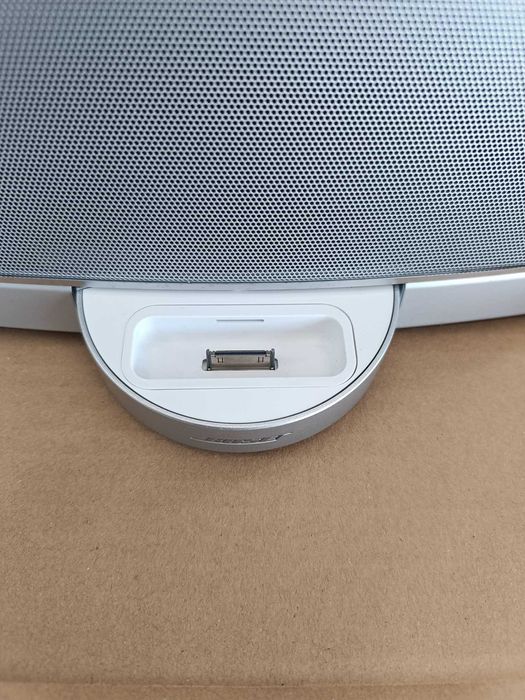 Bose Speaker Column with iPod64284357945346122