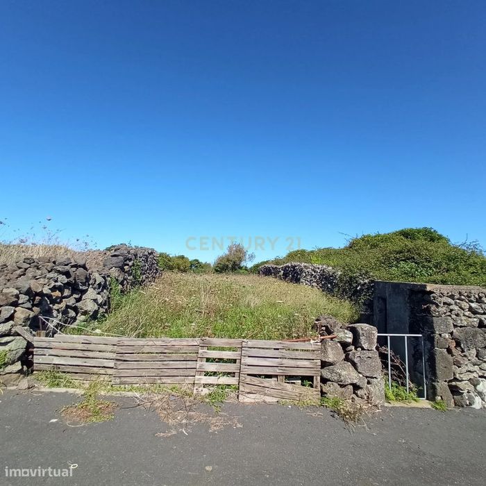 Terreno com 605 m2 com vista mar e paisagem na Graciosa