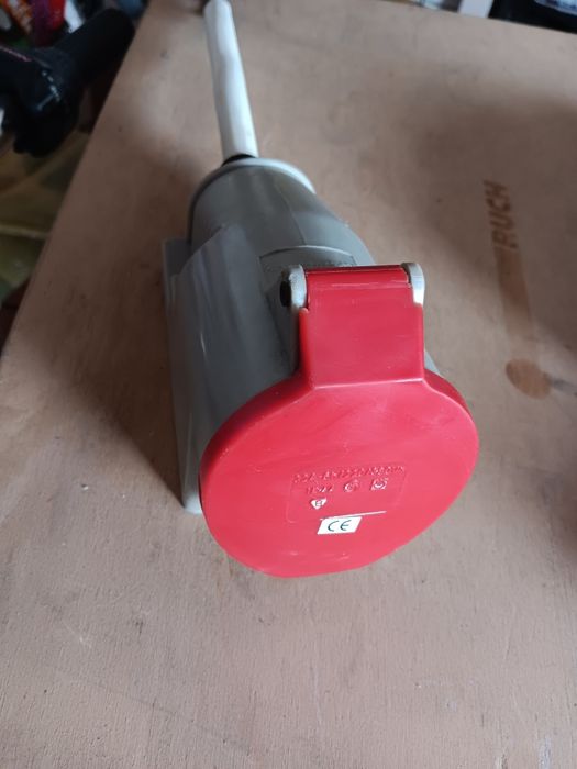 Mufy i gniazda siłowe