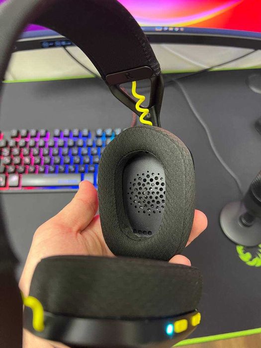 грові навушники Logitech G435