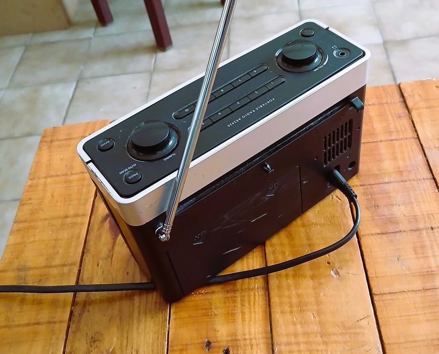 Rádio Philips modelo AE2430