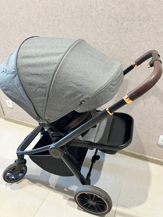 Продам коляску  Carrello Epica В 2 в 1