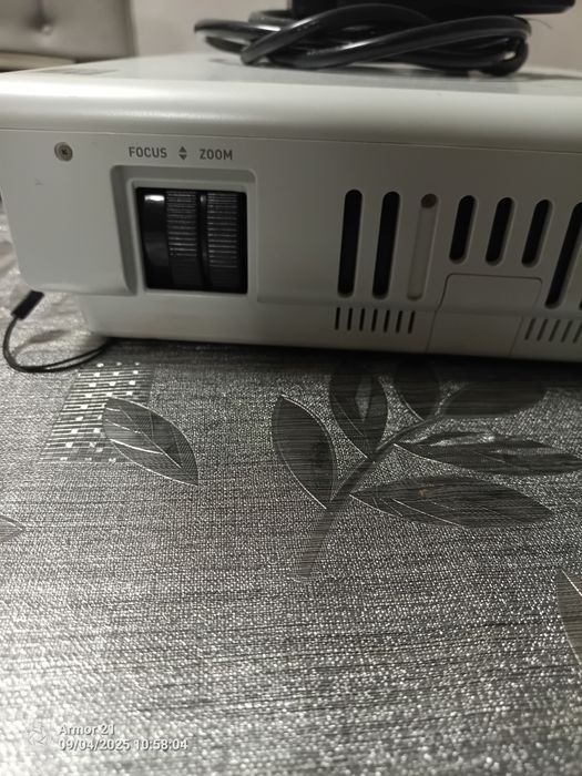 Projector with very little use64170299814402122