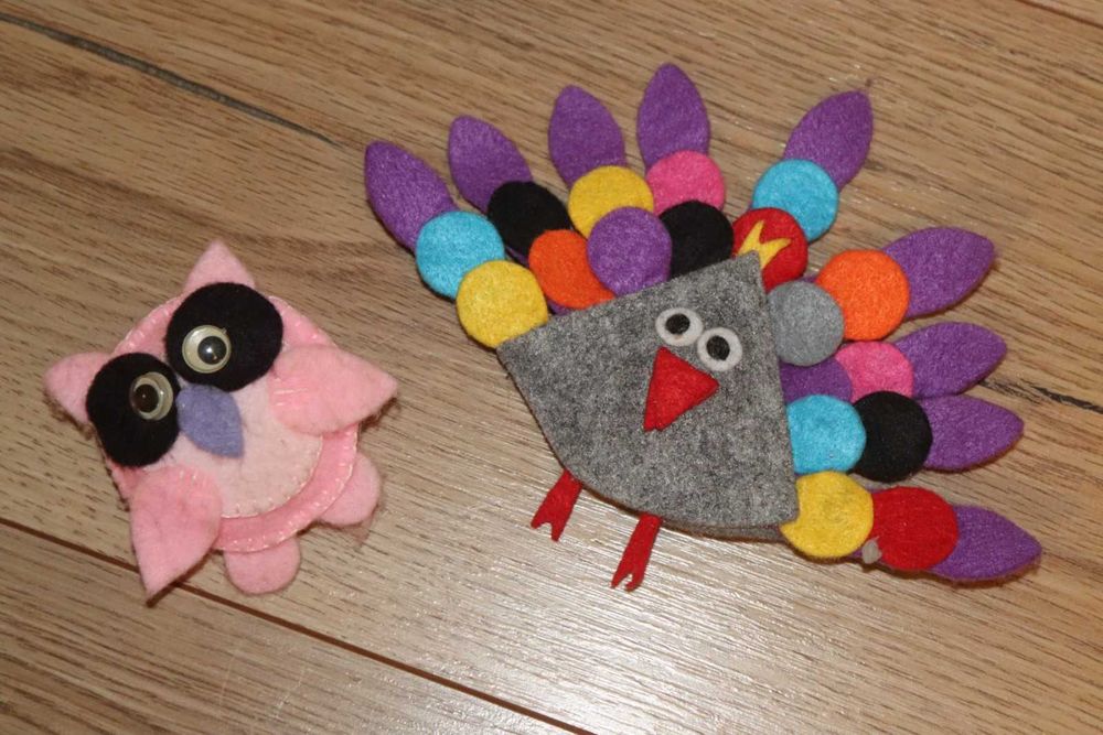 dwie filcowe broszki (handmade) dla dziewczynki
