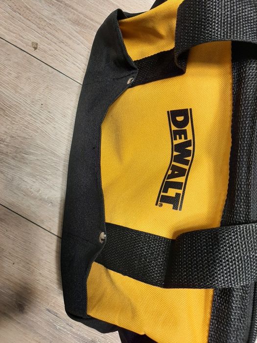 Сумка DeWalt с карманами Milwaukee