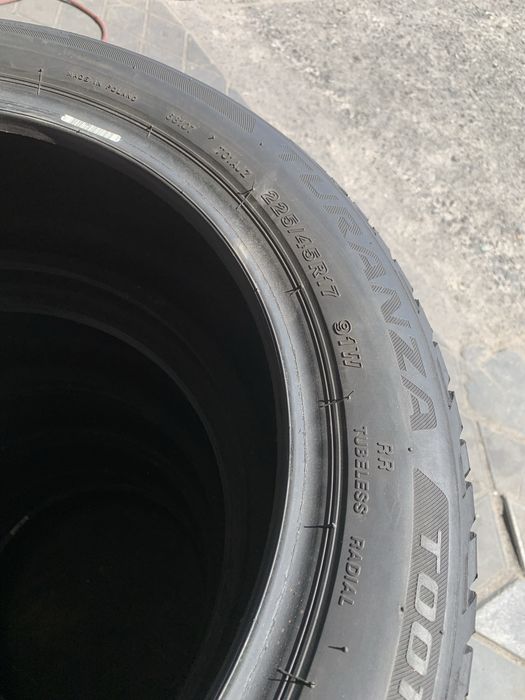 225/45R17 Bridgestone (4шт) 4.5-4.7 мм