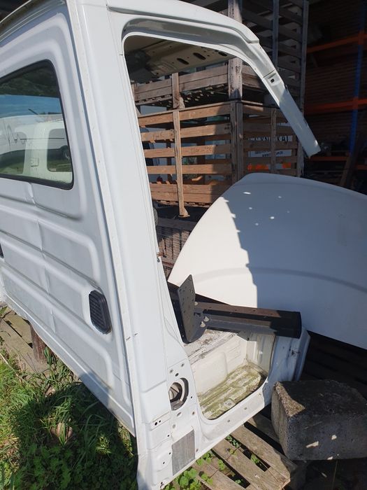 Sprzedam słupek próg p+l do iveco daily od 14roku