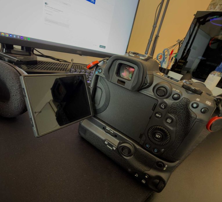 Canon EOS R5 + Battery Grip BG-R10 (Com Garantia Worten)