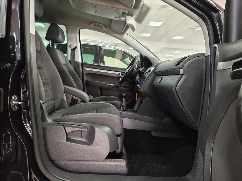 Volkswagen Touran 1.6МРі 8V 5МКПП 2006 р.в. (102 к.с.)