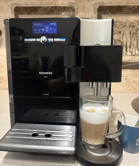 Кофеварка Siemens серії EQ.7 кофемашина кавоварка є відео!