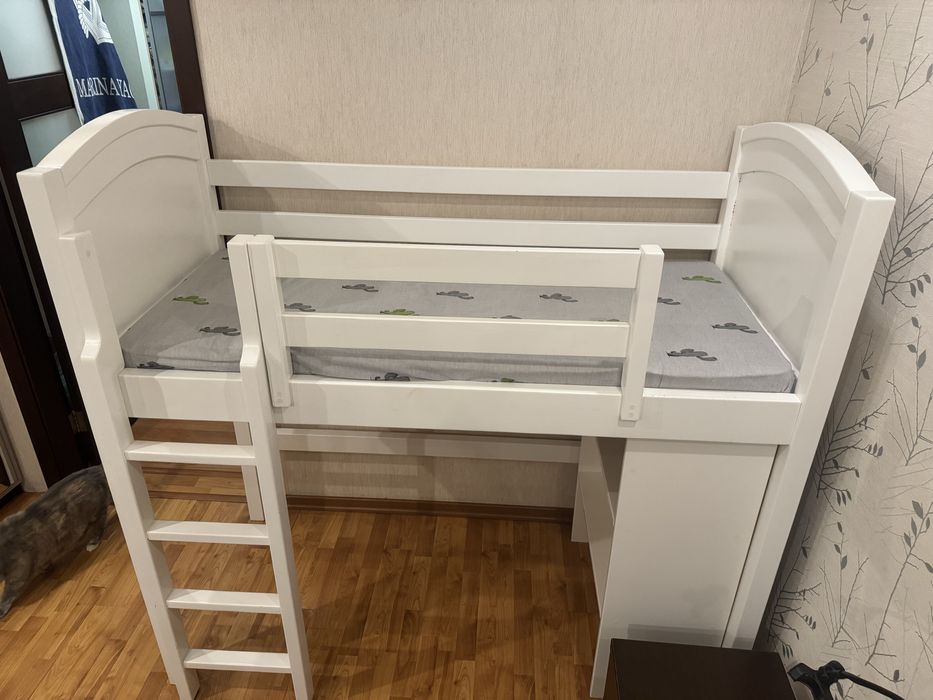 Ліжко дитяче.