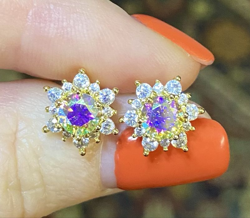 Срібні сережки з діамантами муасанітами колір веселка муассанит