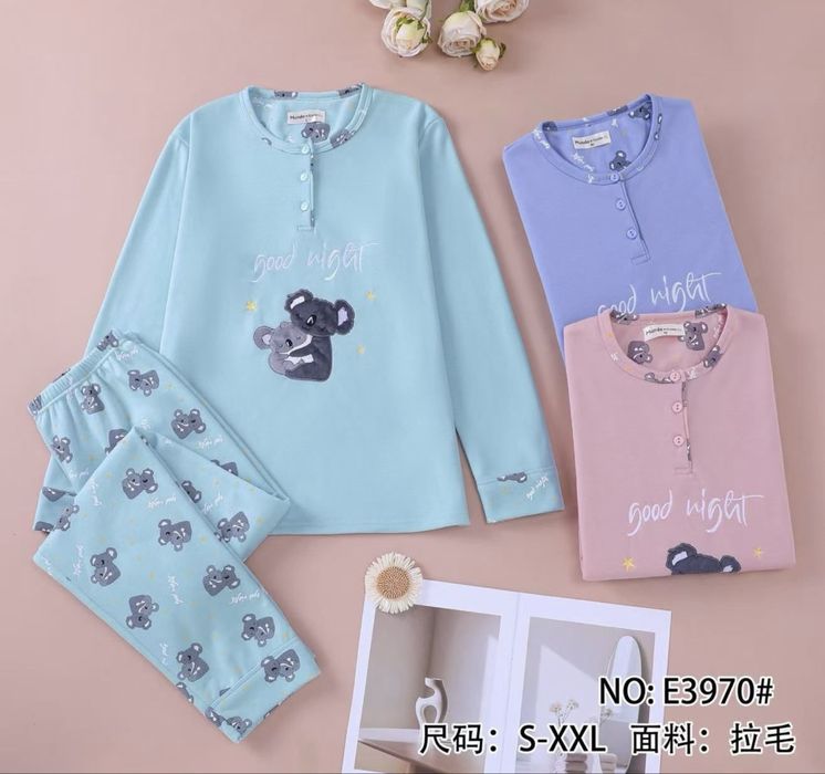 Pijamas com carda
