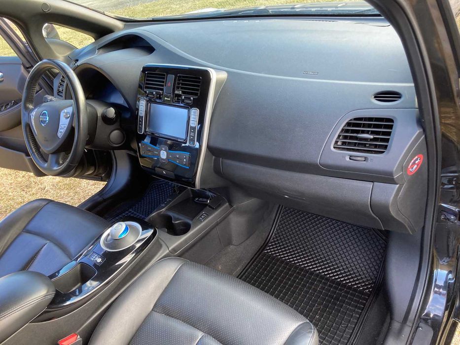 Nissan Leaf 24 KWt, рідний пробіг, 12 палок, тепловий насос, без ДТП