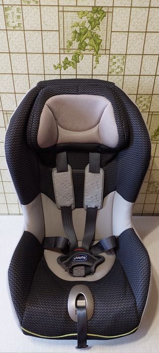 Автокресло детское Chicco artsana universal 9-18 кг