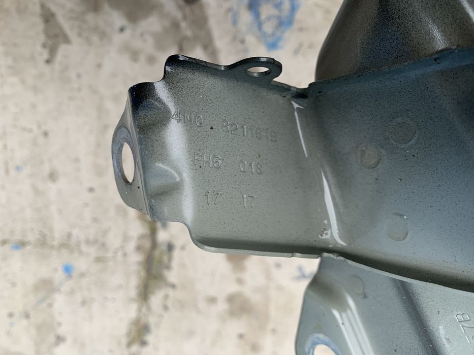 Кронштейн фари Audi Q7 2016-2020 крепление бампера ауді ку7 крило