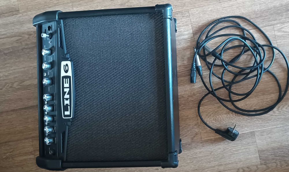 Гітарні комбо-підсилювачі Peavey Studio Pro 112 та Line 6 Spider IV 15