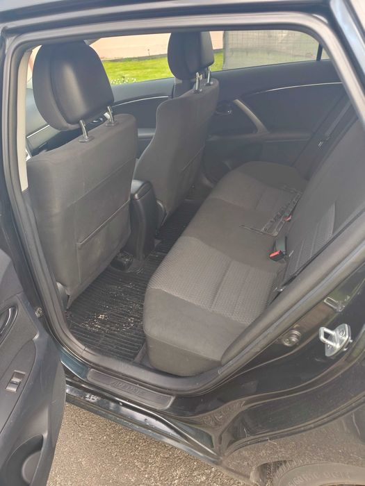 Toyota Avensis 2.0 D4D 124 Koni